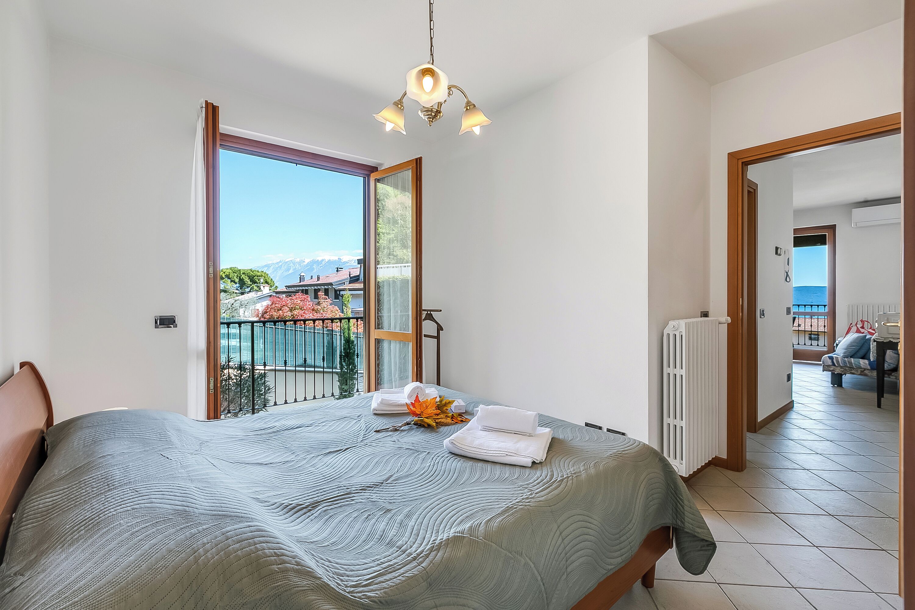 Standard-Apartment, Mehrere Schlafzimmer, Bergseite (Julia's House lakeview & shared pool) | 2 Schlafzimmer, kostenloses WLAN, Bettwäsche