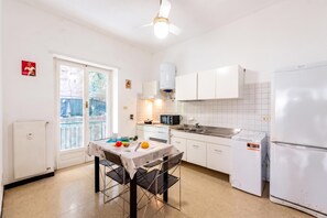 Standard Apartment, 3 Bedrooms, 2 Bathrooms (House Rondinella Genova City Center) | Private kitchen - House Rondinella Genova City Center (Genoa)