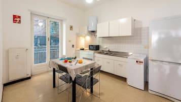 Standard Apartment, 3 Bedrooms, 2 Bathrooms (House Rondinella Genova City Center) | Private kitchen | Fridge, microwave, stovetop, dishwasher