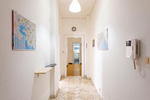 Standard Apartment, 3 Bedrooms, 2 Bathrooms (House Rondinella Genova City Center) | Interior