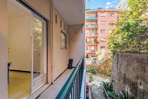 Standard-Apartment, 3 Schlafzimmer, 2 Bäder (House Rondinella Genova City Center) | Unterkunftsgelände