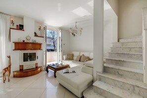 21 吋智能電視連有線電視頻道、音響