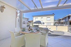 Perhetalo, useita makuuhuoneita, 2 kylpyhuonetta (Casa Patino) | Ulkoruokailutilat