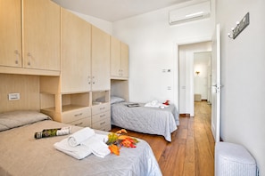 Family House, 3 Bedrooms, 2 Bathrooms (Casa Patino - Villa in Torre del Lago)