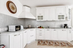 Familienhaus, 3 Schlafzimmer, 2 Bäder (Casa Patino - Villa in Torre del Lago) | Eigene Küche