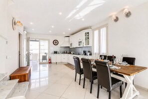 Maison Familiale, 3 chambres, 2 salles de bains (Casa Patino - Villa in Torre del Lago) | Cuisine privée