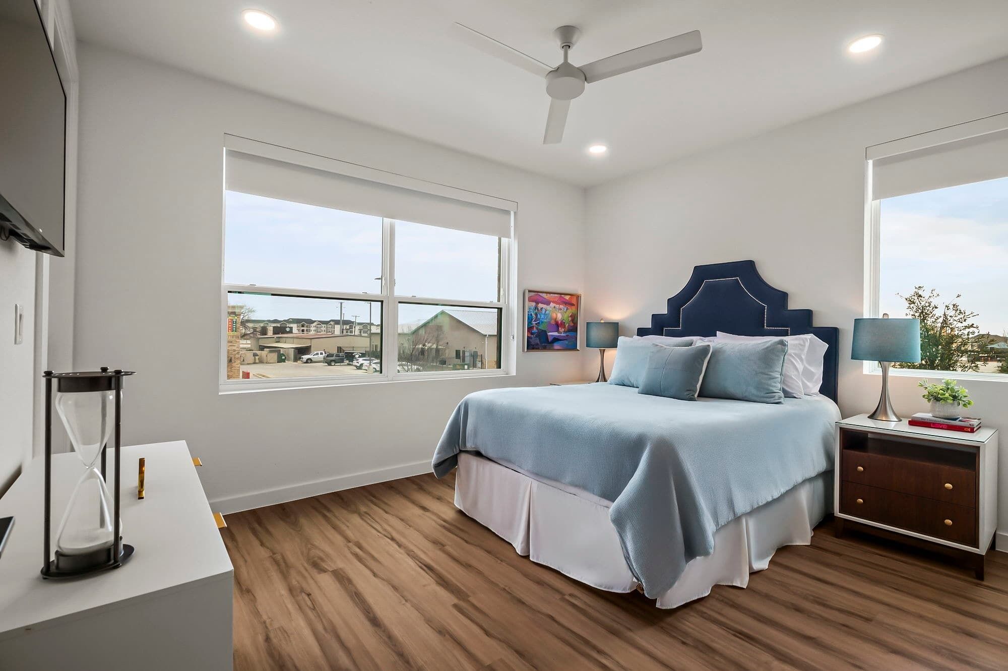 2 habitaciones, tabla de planchar con plancha, cuna de viaje y wifi 