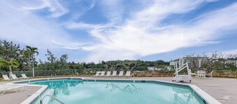 Walk to Kalapaki Beach: Condo w/ Ocean & Mtn View!