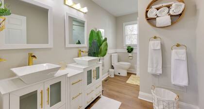 < 2 Mi to ECU: Cozy Greenville Getaway w/ Porch!