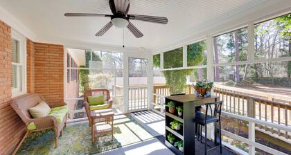 < 2 Mi to ECU: Cozy Greenville Getaway w/ Porch!