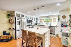 Fridge, microwave, stovetop, dishwasher - < 1 Mi to Boat Ramp: Canal-Front Retreat in Astor! (Astor)