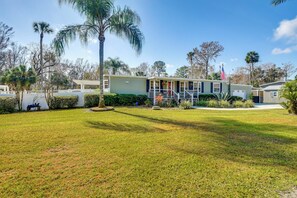 Exterior - < 1 Mi to Boat Ramp: Canal-Front Retreat in Astor! (Astor)