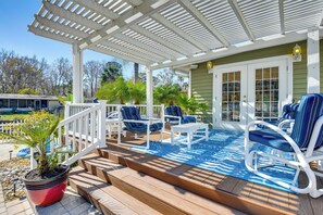 Terrace/patio - < 1 Mi to Boat Ramp: Canal-Front Retreat in Astor! (Astor)