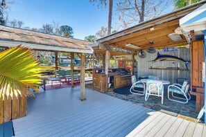 Outdoor dining - < 1 Mi to Boat Ramp: Canal-Front Retreat in Astor! (Astor)