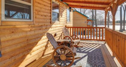 28 Mi to Downtown Louisville: Serene Farm Getaway