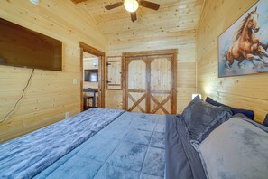 1 bedroom, desk, Internet, bed sheets