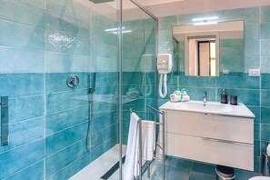 Shower, towels