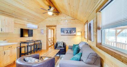 La Grange Cabin on a Racehorse Farm w/ Pond Views!