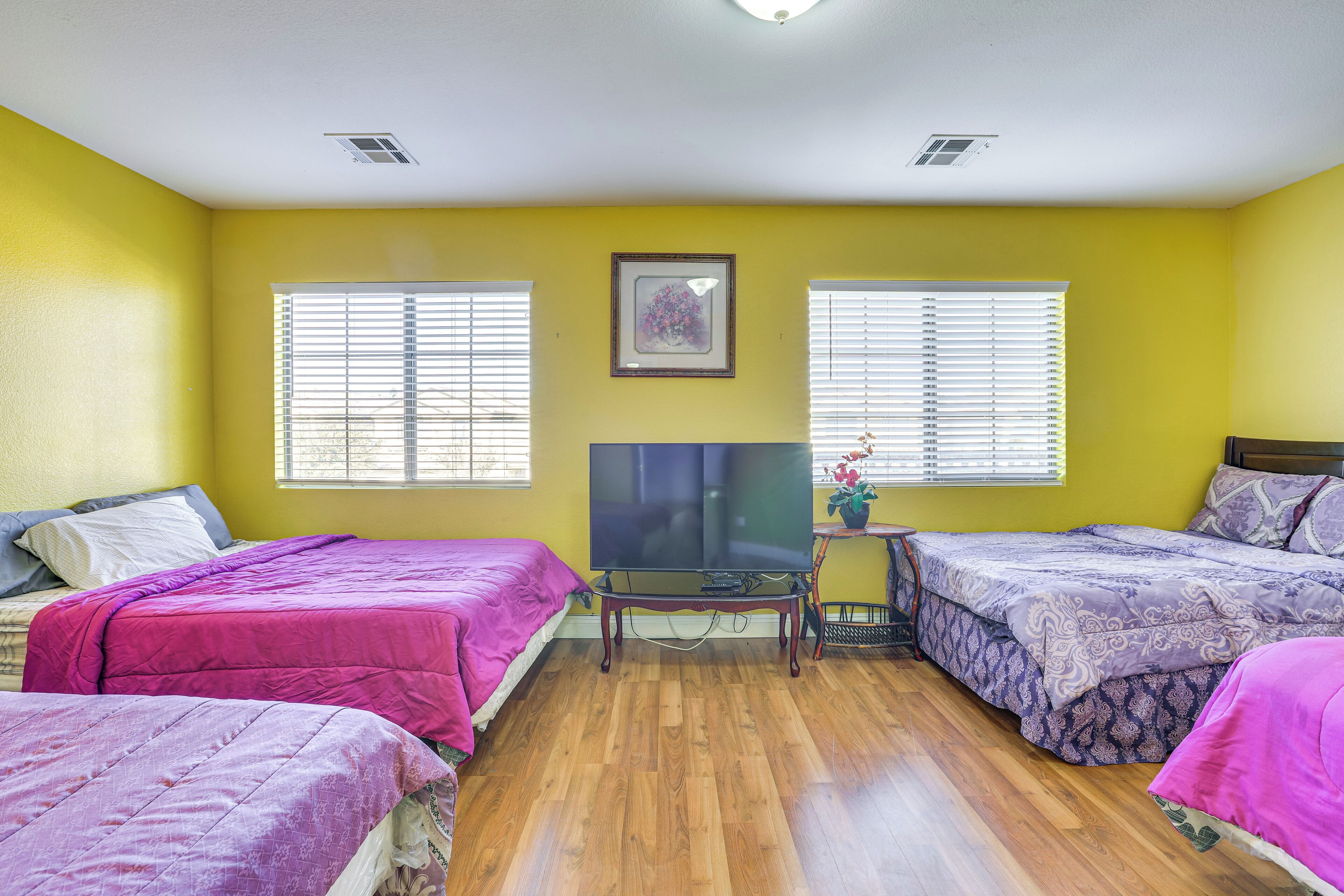 Iron/ironing board, Internet, bed sheets