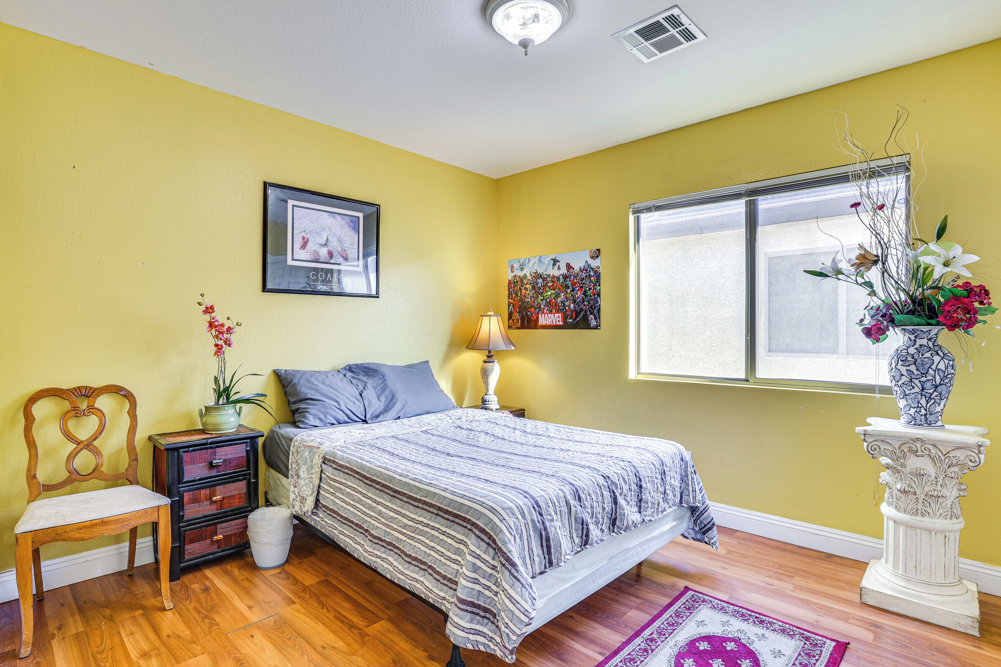 Fer et planche à repasser, accès à Internet, literie fournie