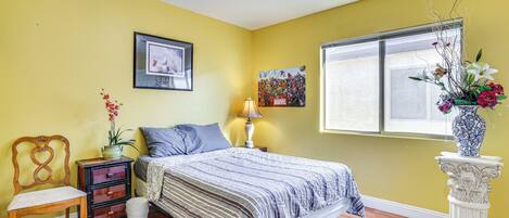 Fer et planche Ă repasser, accĂšs Ă Internet, literie fournie