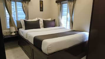 Luxury Double Room, City View | Desk, laptop workspace, free WiFi