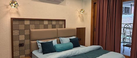 Een bureau, een laptopwerkplek, geluiddichte muren, gratis wifi