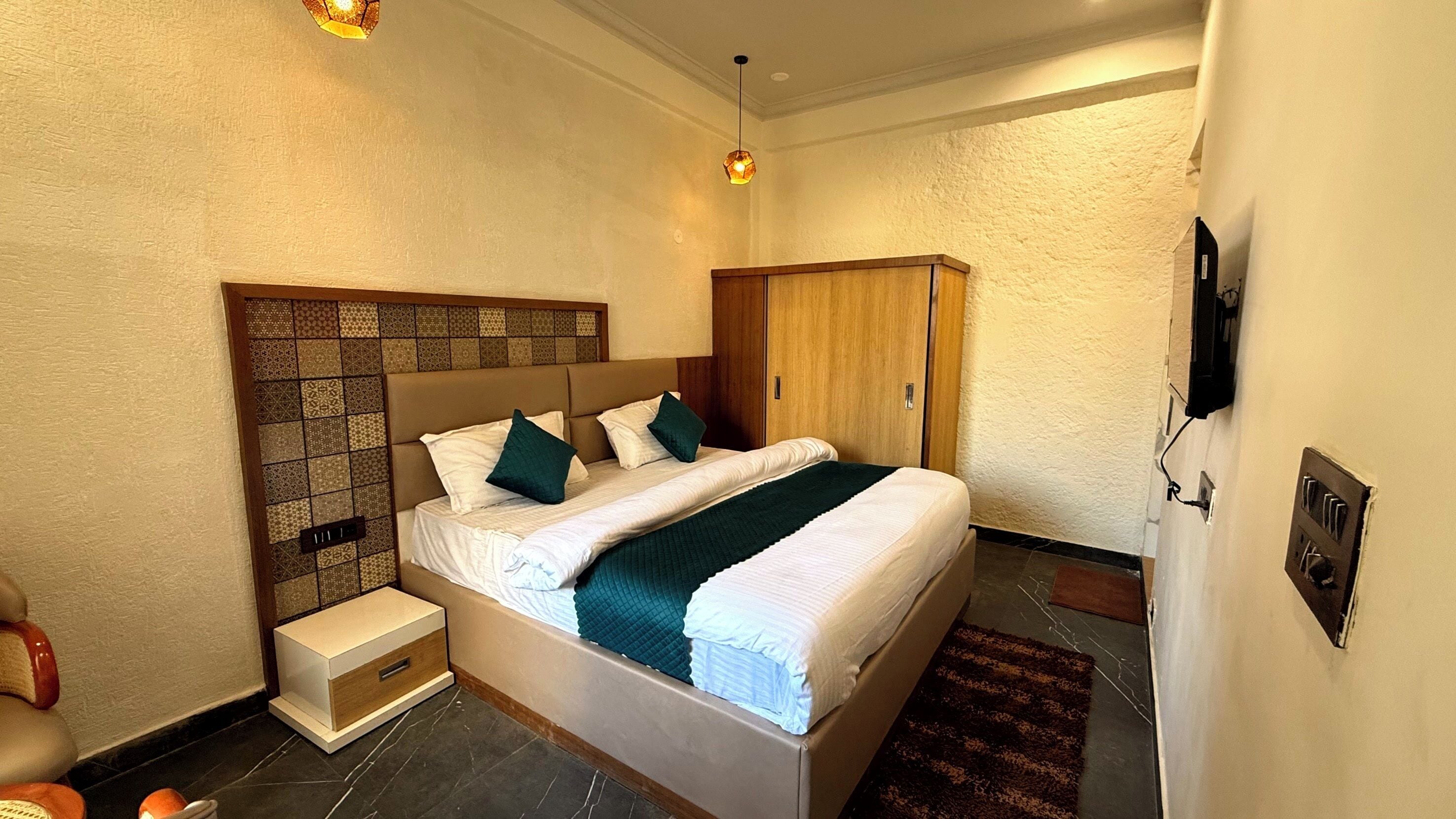 Deluxe-Zimmer | Schreibtisch, laptopgeeigneter Arbeitsplatz, schallisolierte Zimmer