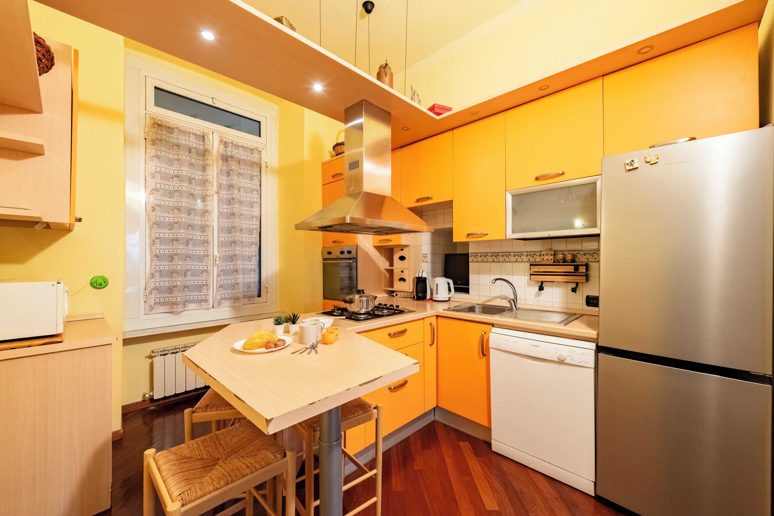 Familienapartment, Mehrere Schlafzimmer, 2 Bäder (Graceful Home Genova City Center) | Eigene Küche | Kühlschrank, Mikrowelle, Ofen, Herdplatte