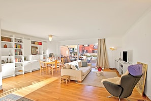 Familienapartment, Mehrere Schlafzimmer, 2 Bäder (Ô Lac Ascona with Garden) | Wohnbereich