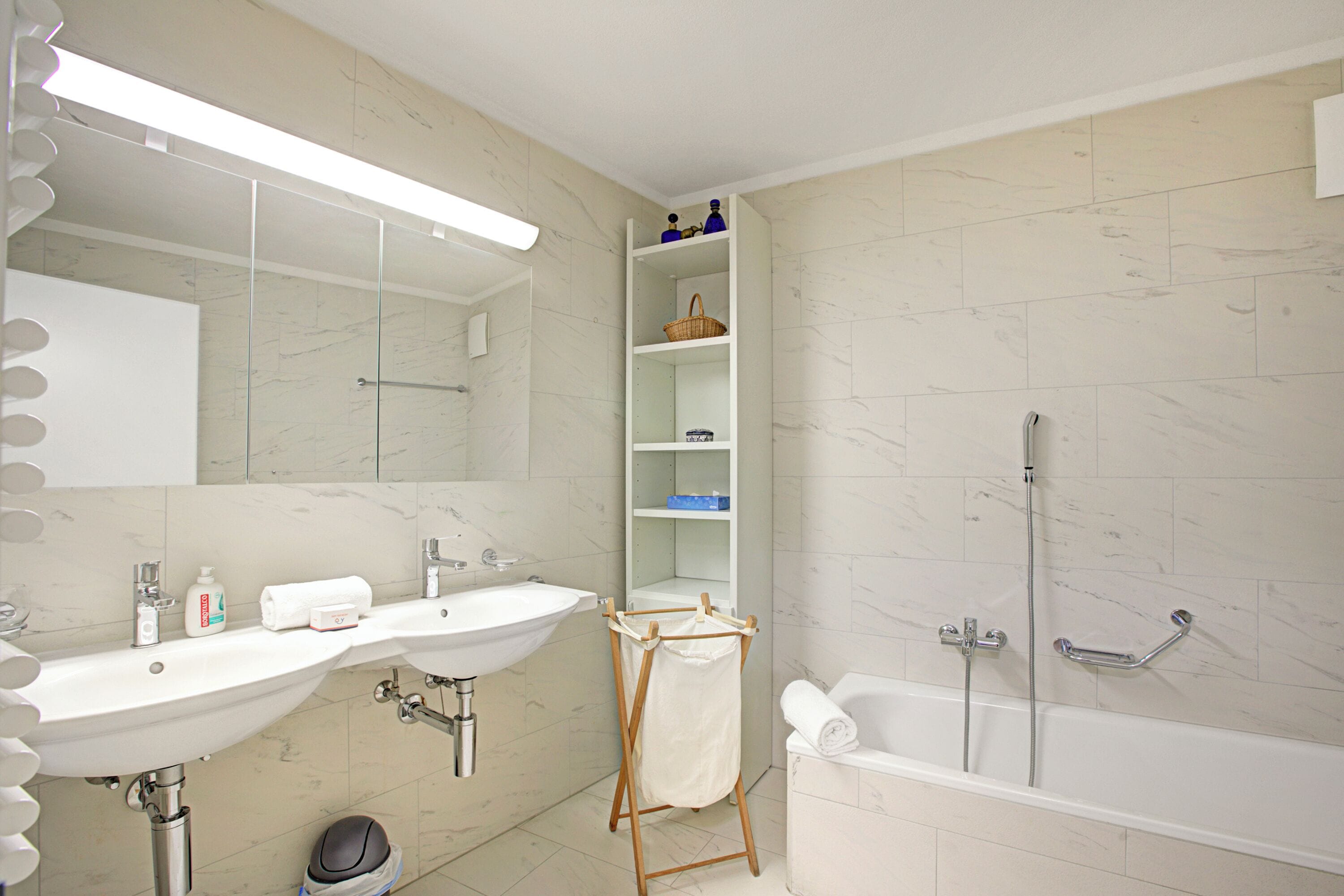 Family Apartment, Multiple Bedrooms, 2 Bathrooms (Ô Lac Ascona with Garden) | Bathroom | Combined shower/tub, hair dryer, towels, soap