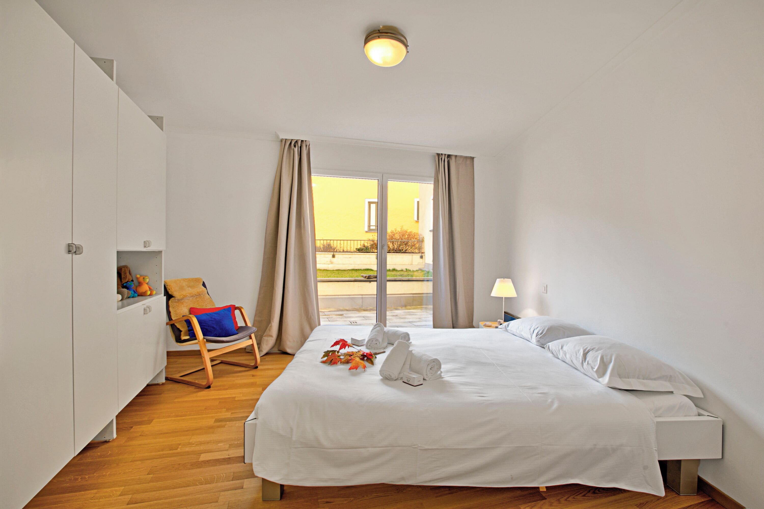 Familie appartement, meerdere slaapkamers, 2 badkamers (Ô Lac Ascona with Garden) | 2 slaapkamers, een strijkplank/strijkijzer, gratis wifi, beddengoed