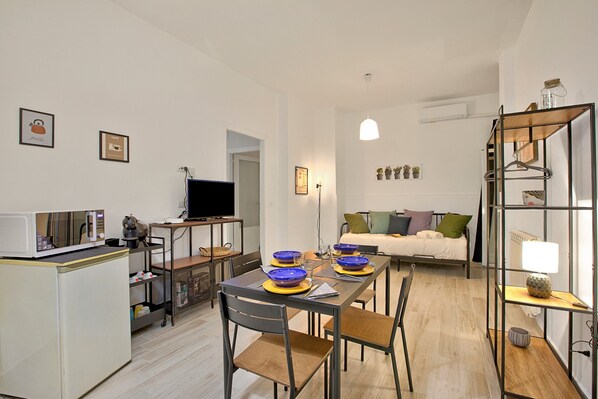 Family Apartment, Multiple Bedrooms (Ravanas 314 Bari Near Station) | Dining room - Ravanas 314 Bari Near Station (Bari)
