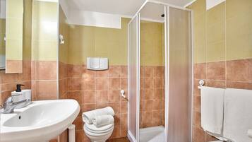 Apartament familiar, 1 dormitori, microones (Ravanas 314 Bari Near Station) | Bany