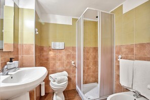 Family Apartment, Multiple Bedrooms (Ravanas 314 Bari Near Station) | Bathroom