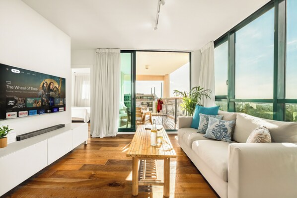 Appartement, uitzicht op zee | Woonruimte | Televisie