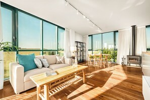 Appartement, uitzicht op zee | Woonruimte | Televisie