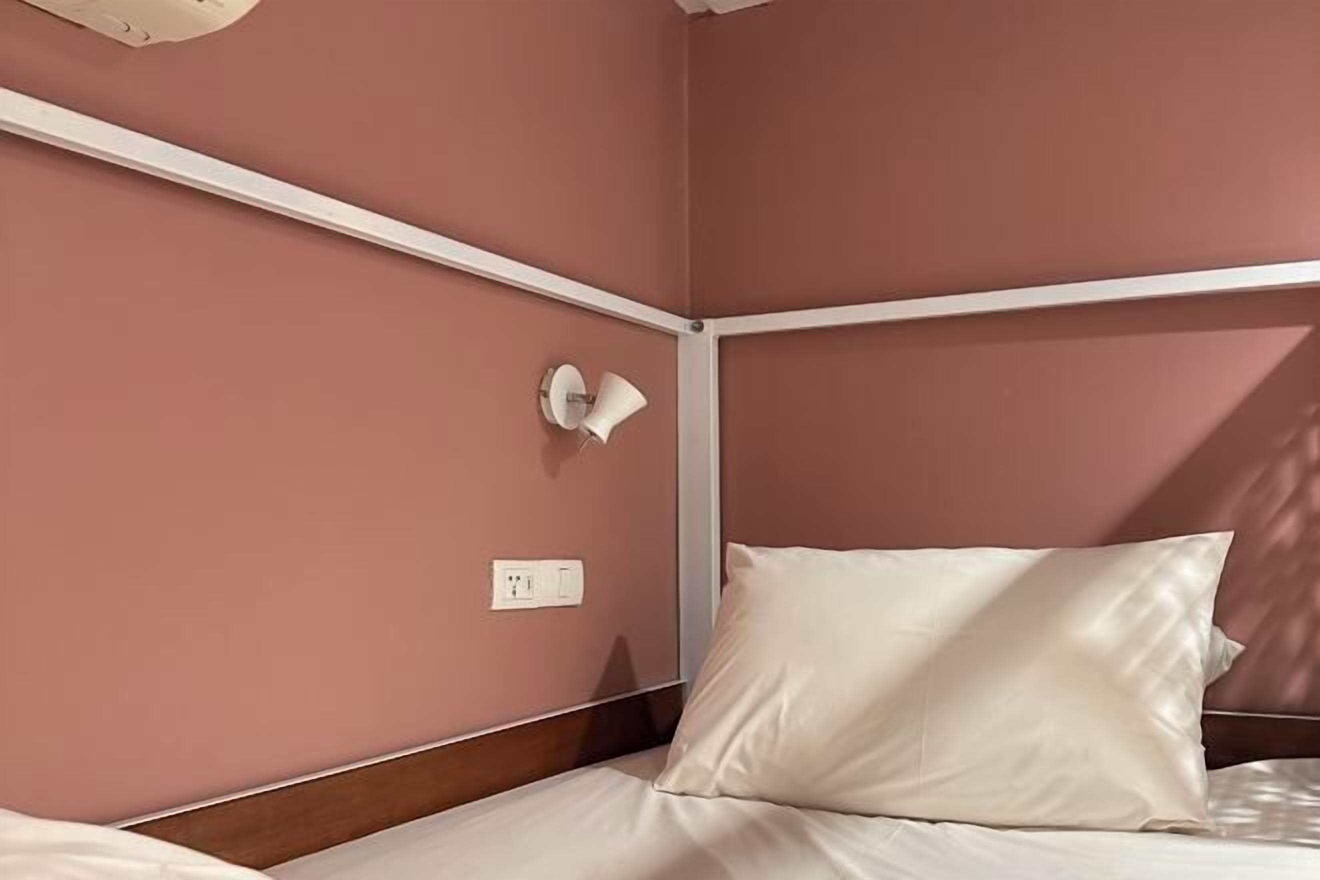 Blackout drapes, free WiFi