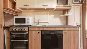 Basic Room, 1 Bedroom (British Caravan Quattro) - Gapyeong Captain Caravan Glamping (Gapyeong)
