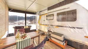 Basic Room, 1 Bedroom (German Caravan Weinsberg 1) - Gapyeong Captain Caravan Glamping (Gapyeong)