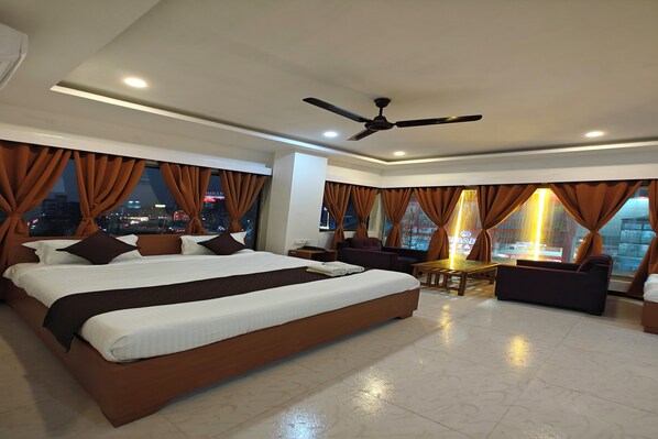 Superior Room | Premium bedding, desk, laptop workspace, blackout drapes