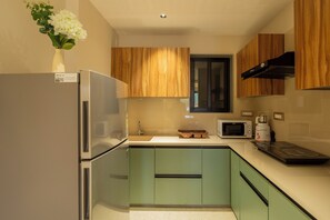 Apartment, 2 Bedrooms, Balcony, City View | Private kitchen