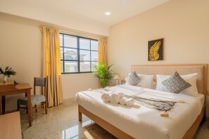 Appartement, 2 chambres, balcon, vue sur la ville | 2 chambres, rideaux d’obscurcissement, fer et planche à repasser