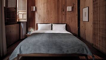 Quarto casal standard | Edredons de pluma, Wi-Fi de cortesia