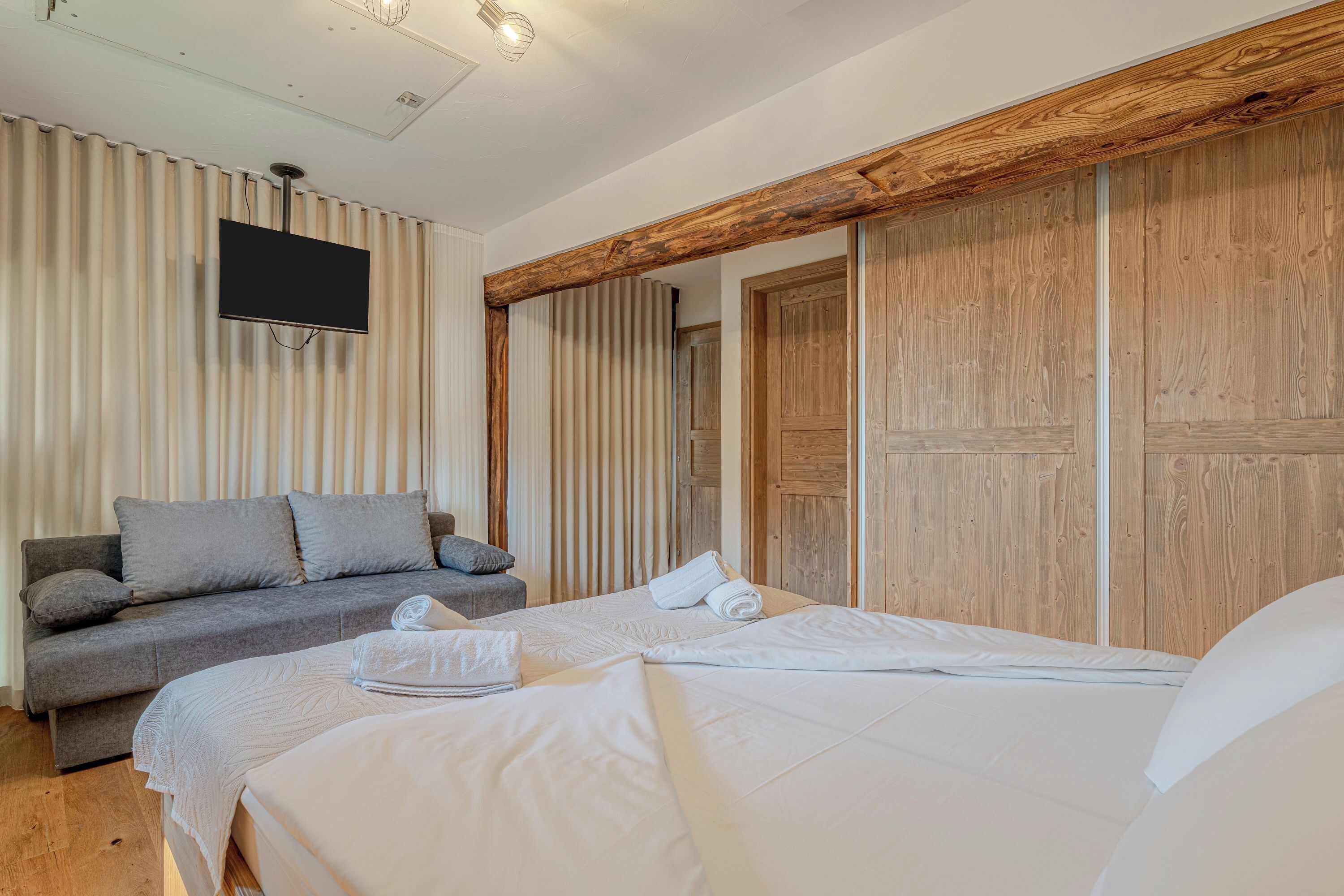 Family Chalet, Multiple Bedrooms, Mountainside (Luxury Chalet Martin) | 3 bedrooms, iron/ironing board, free WiFi, bed sheets
