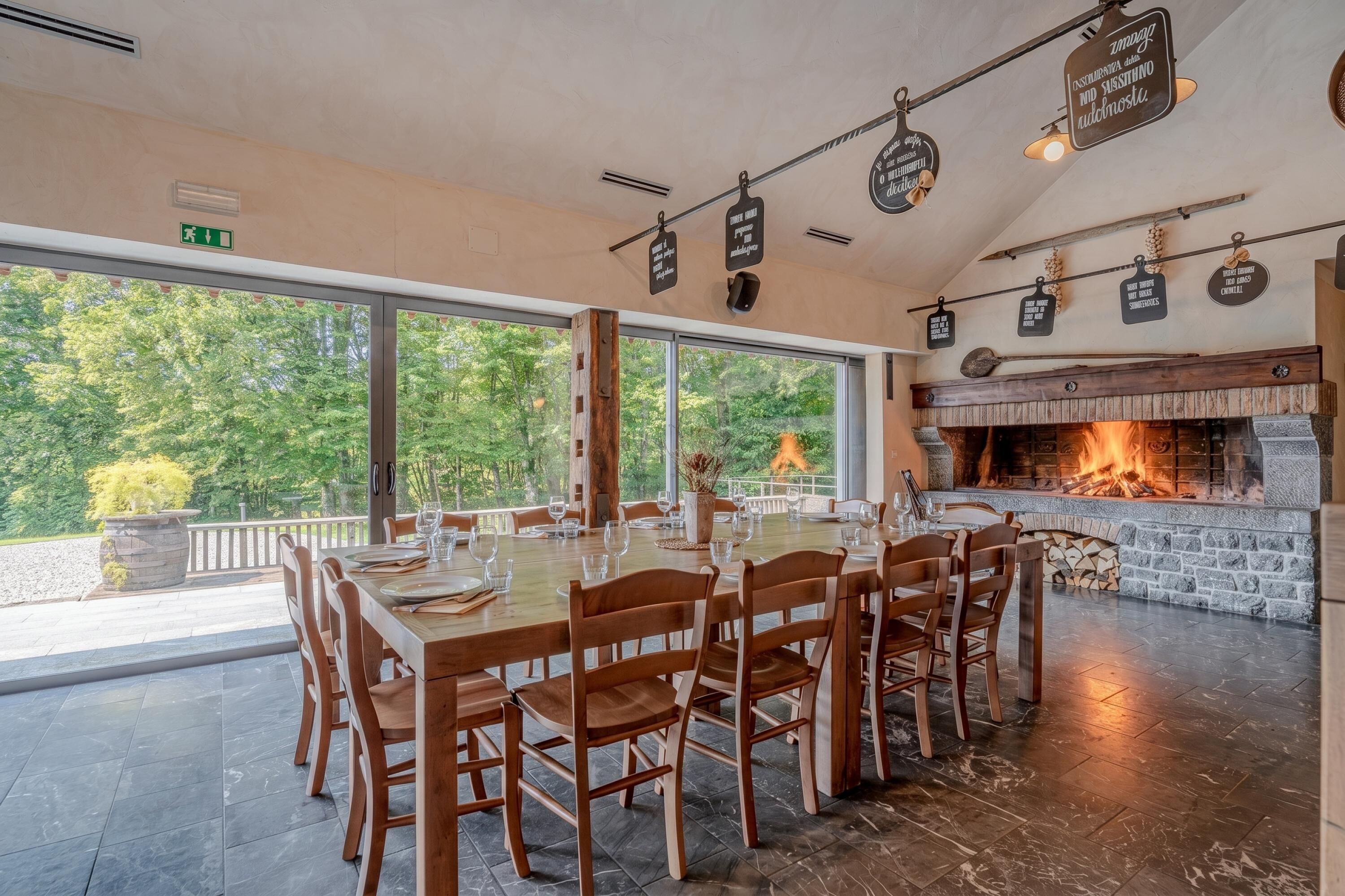 Family Chalet, Multiple Bedrooms, Mountainside (Luxury Chalet Martin) | Dining