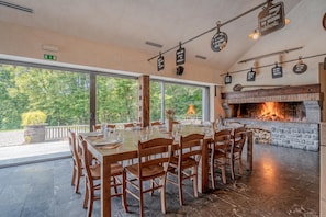 Chalet Familial, plusieurs chambres, cÎté montagne (Luxury Chalet Martin) | Restauration