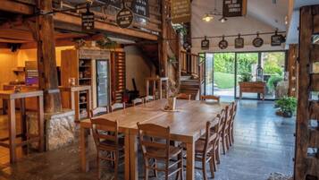 Family Chalet, 3 Bedrooms, Mountainside (Luxury Chalet Martin) | Dining room
