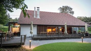 Khu ẩm thực ngoài trời