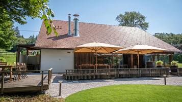Family Chalet, Multiple Bedrooms, Mountainside (Luxury Chalet Martin) | Outdoor dining
